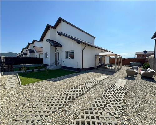 Casa moderna cu 3 camere si curte amenajata Sanpetru Brasov