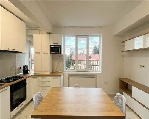 Apartament 3 camere central cu parcare si priveliste