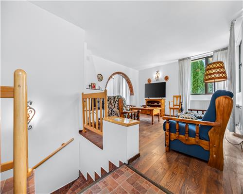 Casa pe 3 niveluri | Terasa cu priveliste | 3 parcari | Pozitie centrala