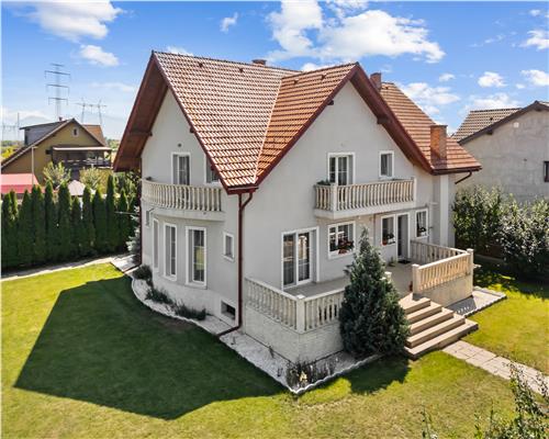 Vila / Casa superba cu 5 camere zona | 1032 mp teren |  Sanpetru Brasov
